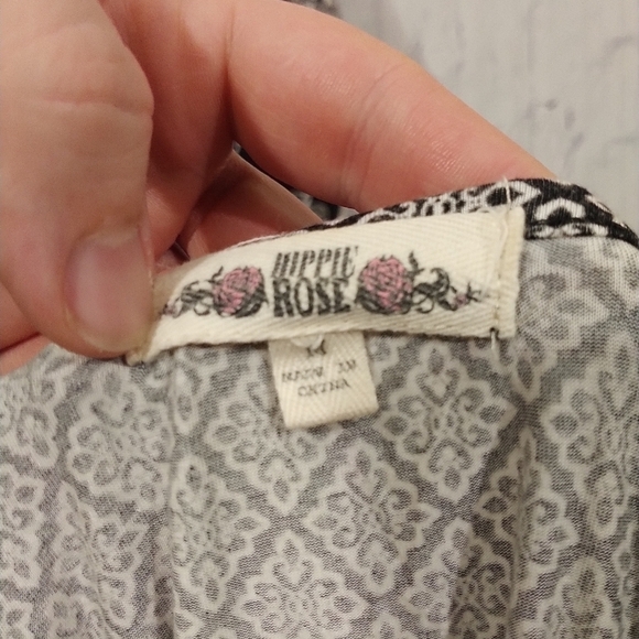 HIPPIE Rose Diamond Print Blouse Size Medium - Picture 5 of 5